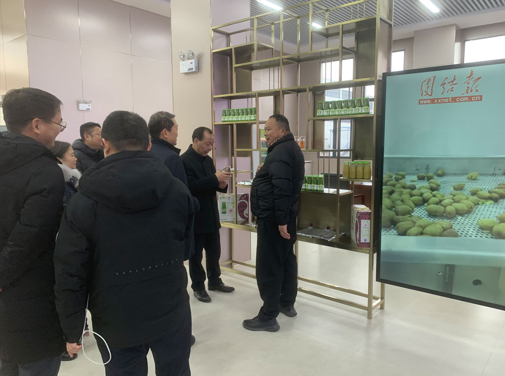 2025年3月6日，湘西州人民政府副州长、州公安局局长周燕飞来公司调研优化营商环境，支持企业发展。